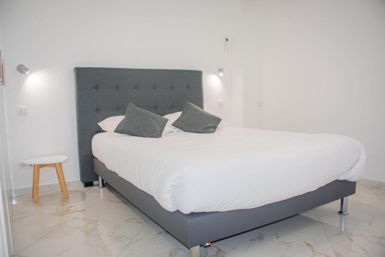 Hotel Et Appartements Reine D'Azur Roquebrune-Cap-Martin Εξωτερικό φωτογραφία